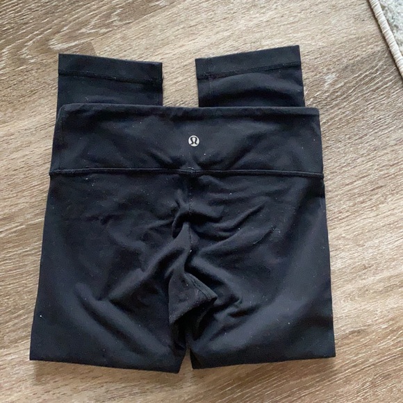 Lululemon wonder under crop - Picture 3 of 3